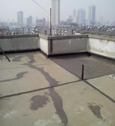 青云谱漏水维修 楼顶漏水是什么原因，楼顶漏水维修方法是什么?